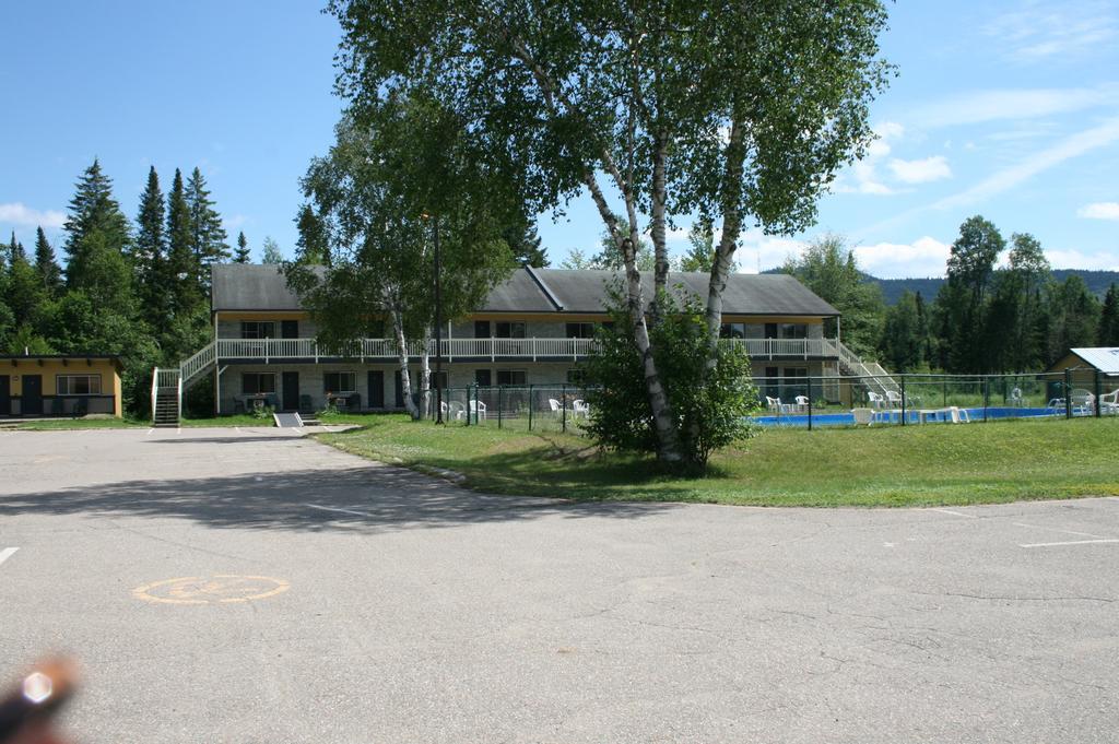 La Cuillere A Pot Hotel Saint-Donat-de-Montcalm Eksteriør billede