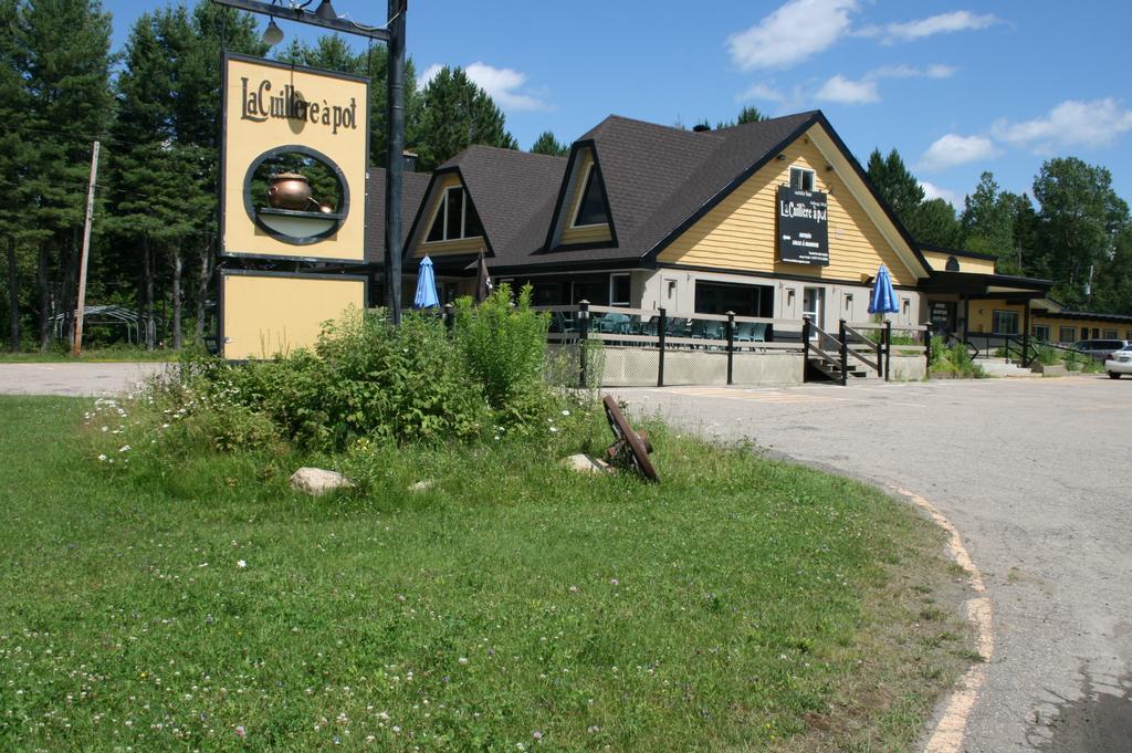 La Cuillere A Pot Hotel Saint-Donat-de-Montcalm Eksteriør billede