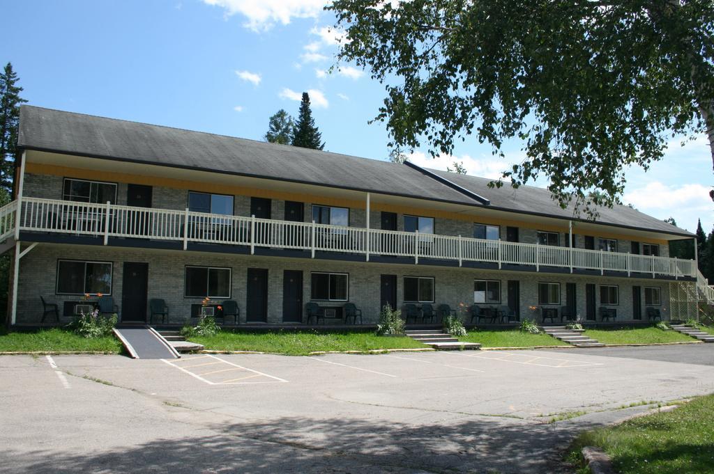 La Cuillere A Pot Hotel Saint-Donat-de-Montcalm Eksteriør billede