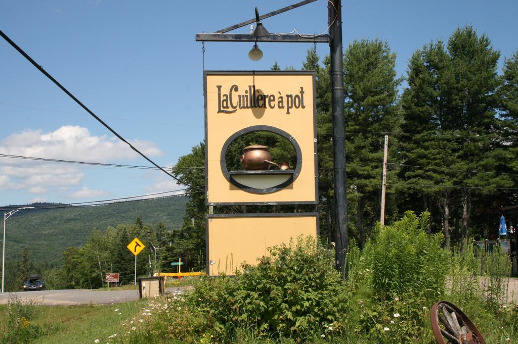 La Cuillere A Pot Hotel Saint-Donat-de-Montcalm Eksteriør billede
