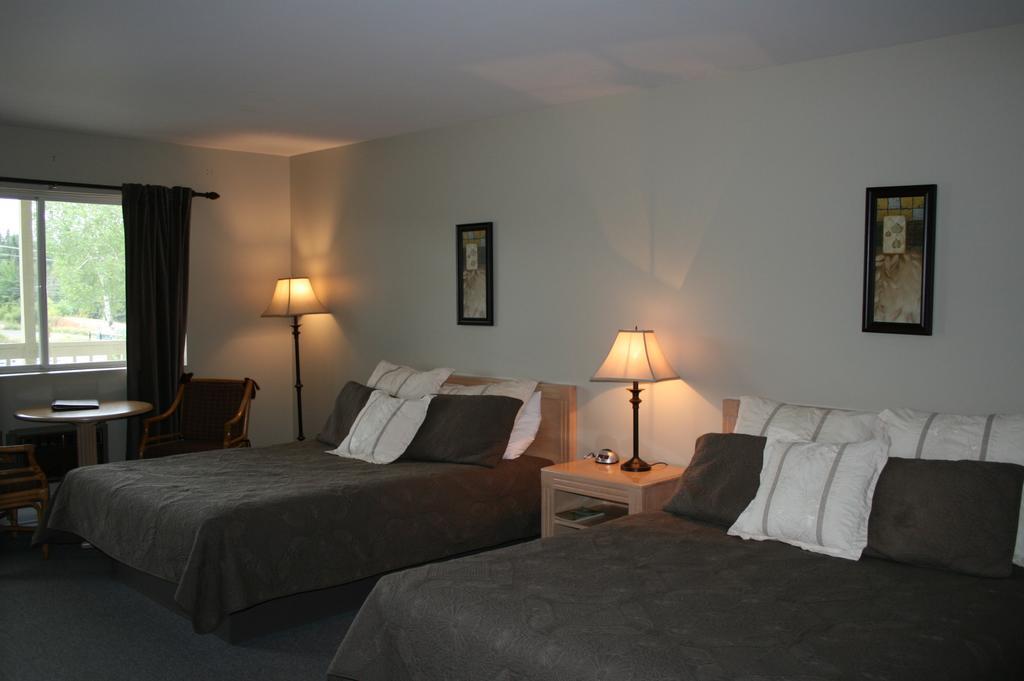 La Cuillere A Pot Hotel Saint-Donat-de-Montcalm Eksteriør billede